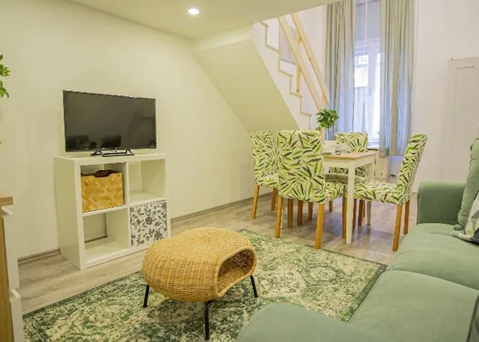 Cosy Flat In Akacfa Str., Aya